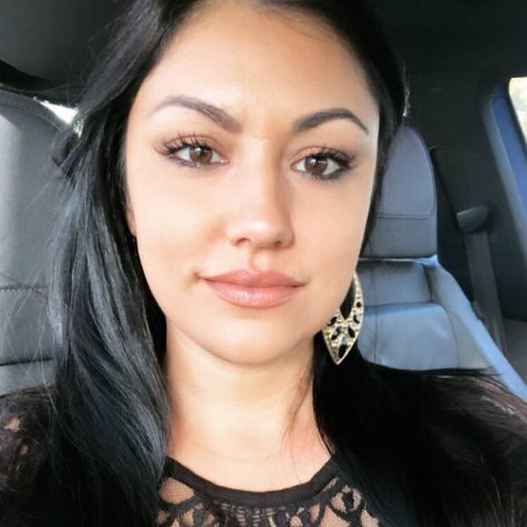 Meet your Posher, Melissa - Picture 2 of 2